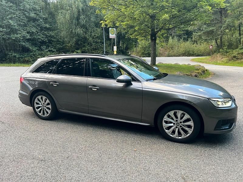 Grau Gebraucht 2019 Audi A4 Kombi | 23.000 € (Fairer Preis) - Bild 1/4