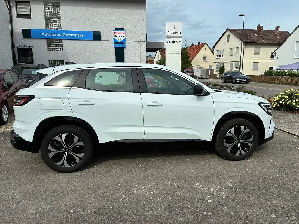 Käytetty Renault Austral Equilibre 140 HP (102 kW) 2023 Valkoinen Katumaasturi