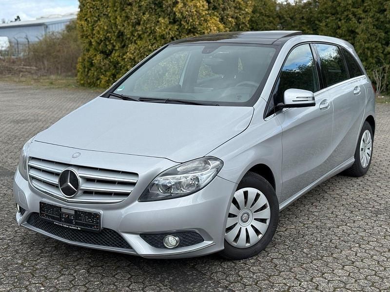 Gebraucht Mercedes B180 122 PS (89 kW) 2012 Silber Van / Kleinbus