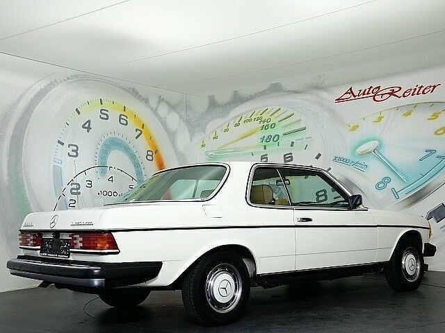 Gebraucht Mercedes 300 125 PS (91 kW) 1985 Weiß Coupé