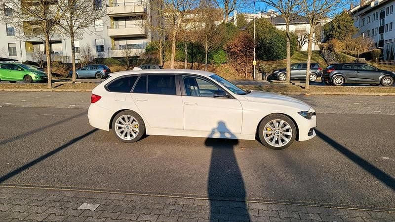 Weiß Gebraucht 2015 BMW 320 Kombi | 7.250 € (Superpreis) - Bild 1/4