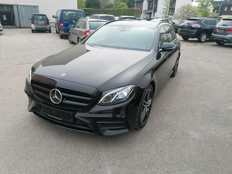 Gebraucht Mercedes E220 AMG 194 PS (142 kW) 2017 Schwarz Limousine