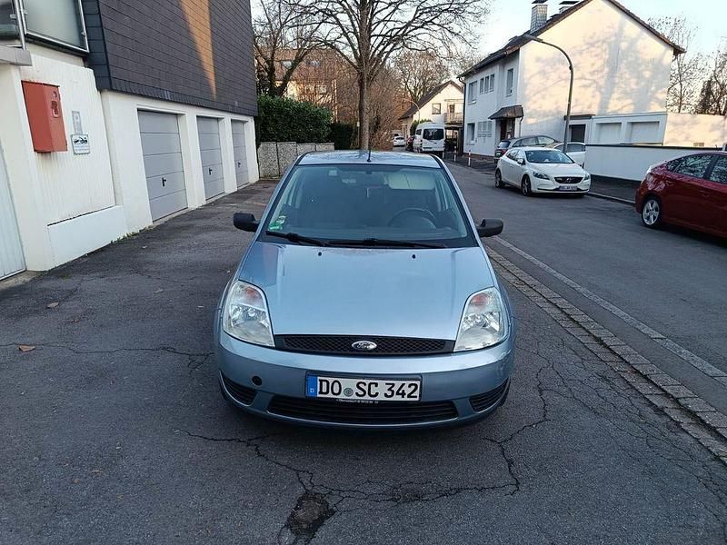 Blau Gebraucht 2005 Ford Fiesta Limousine | 2.000 € (Fairer Preis) - Bild 1/4