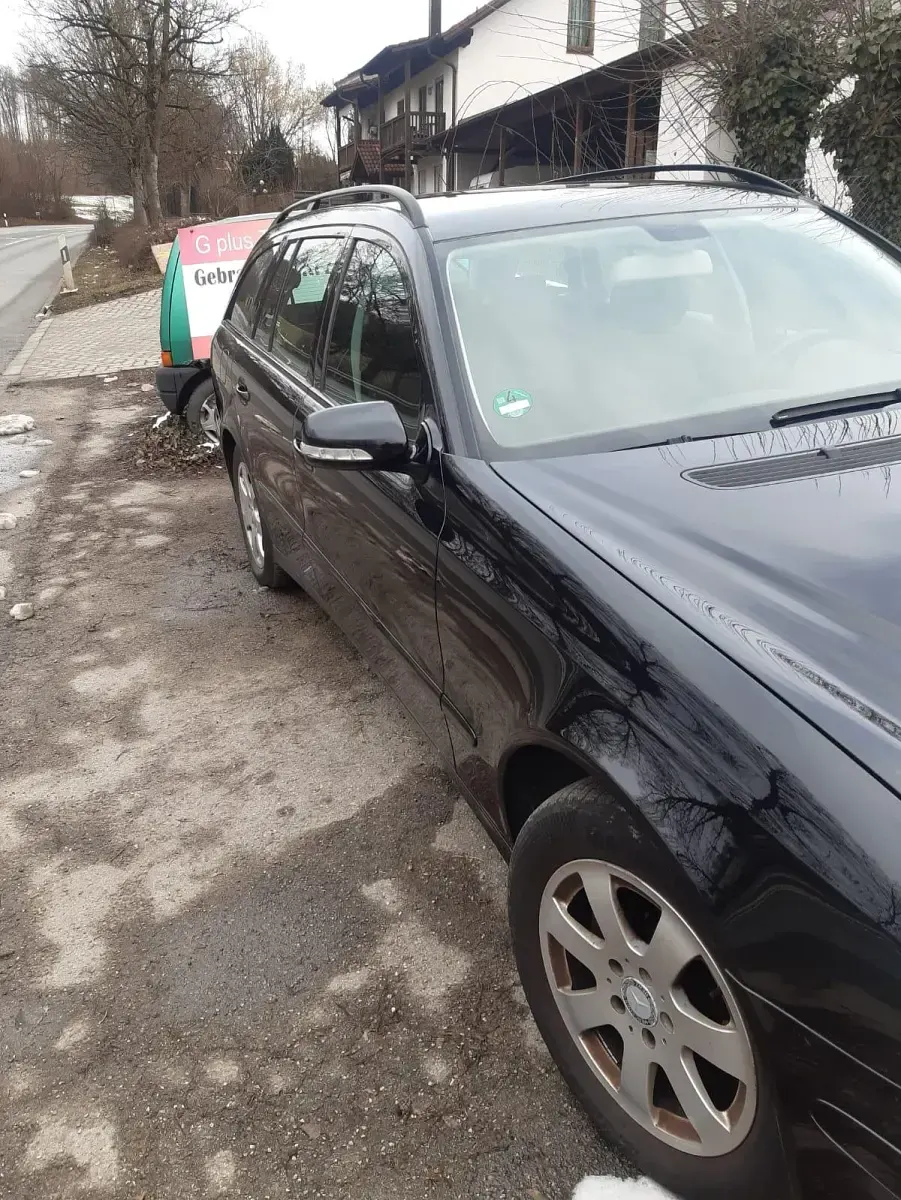 Używany Mercedes E200 180 KM (132 kW) 2008 Czarny Kombi
