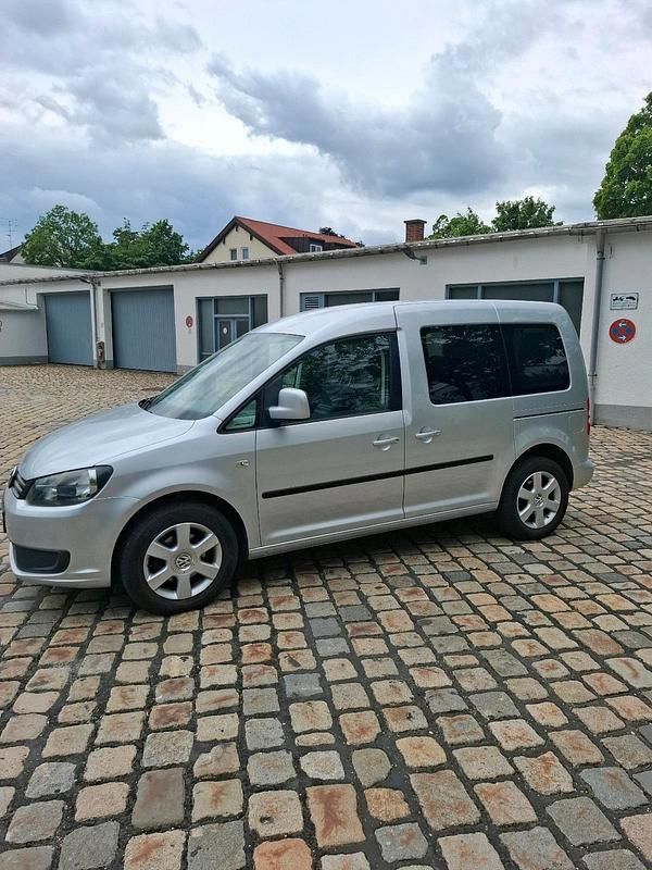 Second-hand VW Caddy 105 CP (77 kW) 2012 Argintiu Monovolum