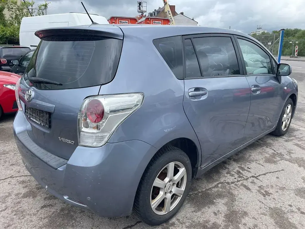 Gebraucht Toyota Verso 126 PS (92 kW) 2012 Blau Van / Kleinbus