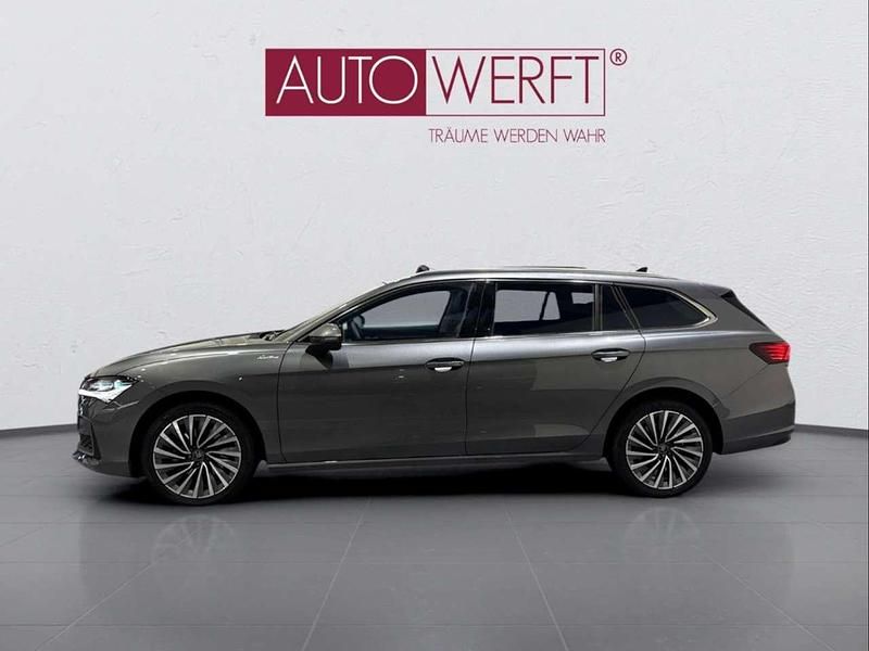 Gebraucht Skoda Superb LAURIN & KLEMENT 150 PS (110 kW) 2025 Graphitegrau metallic Kombi