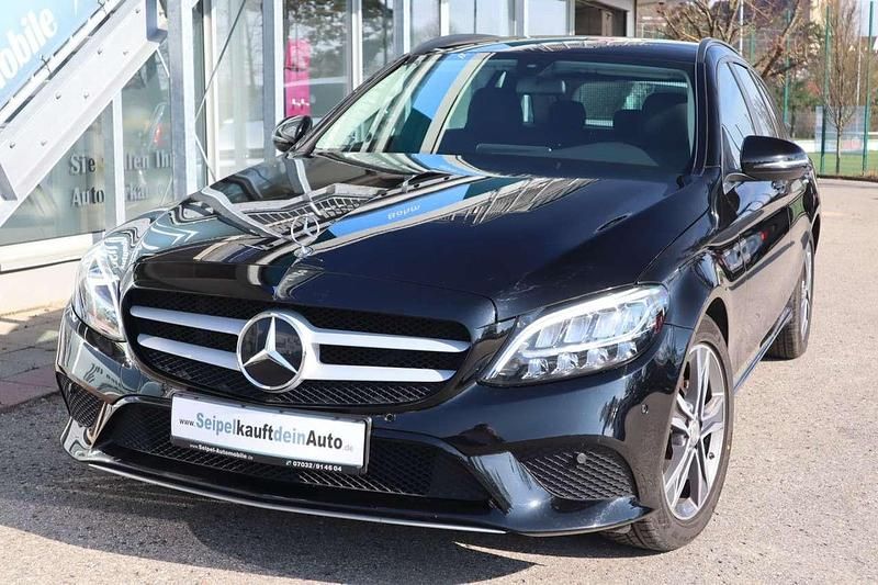 Second-hand Mercedes C180 122 CP (89 kW) 2018 Negru Break