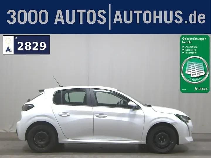 Lackierung schwarz perla nera/ (metallic) Gebraucht 2021 Peugeot 208 Active Kleinwagen | 15.990 € (Fairer Preis) - Bild 1/4