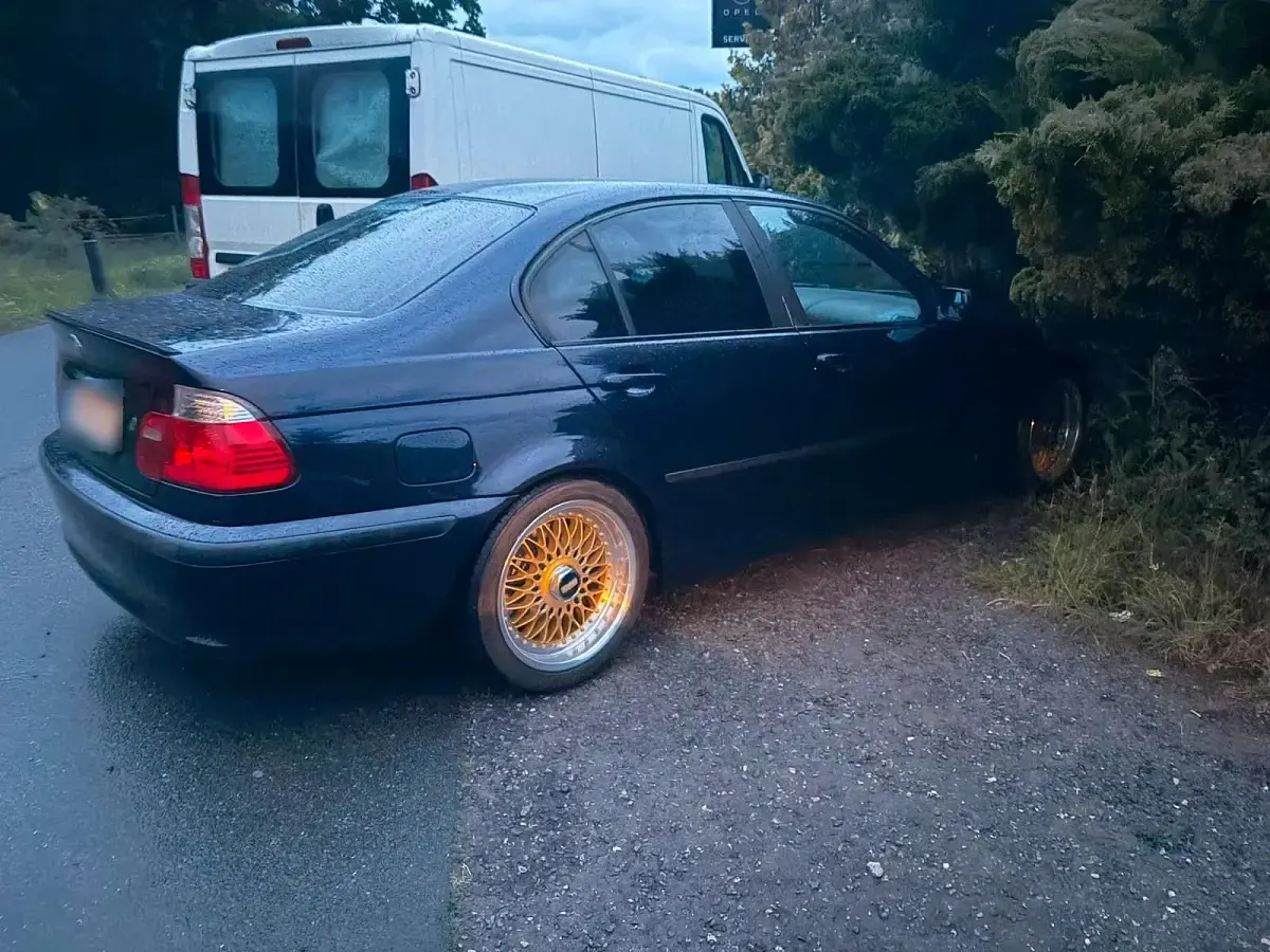 Gebraucht BMW 325 M Sport 192 PS (141 kW) 2002 Blau Limousine
