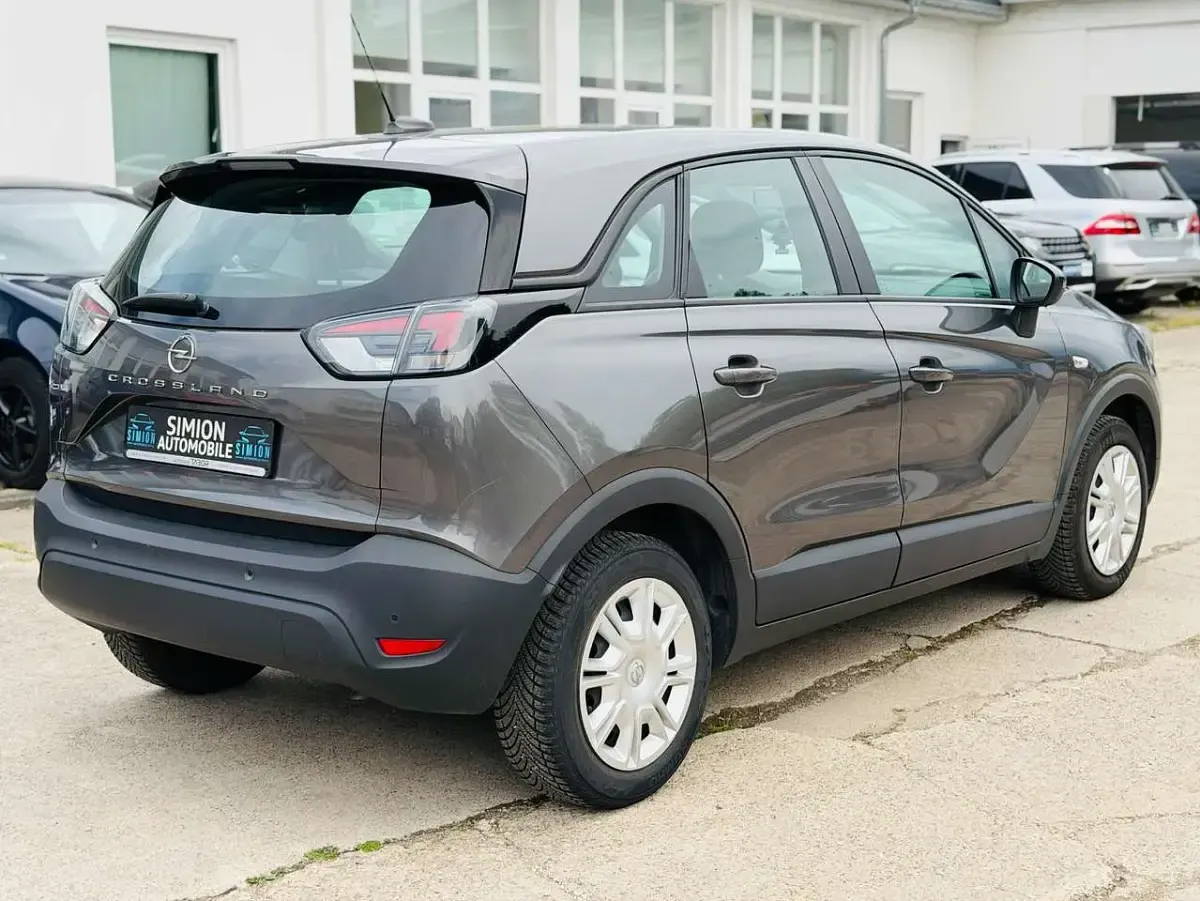Gebraucht Opel Crossland 83 PS (61 kW) 2022 Mondstein grau/e:vulkan grau SUV