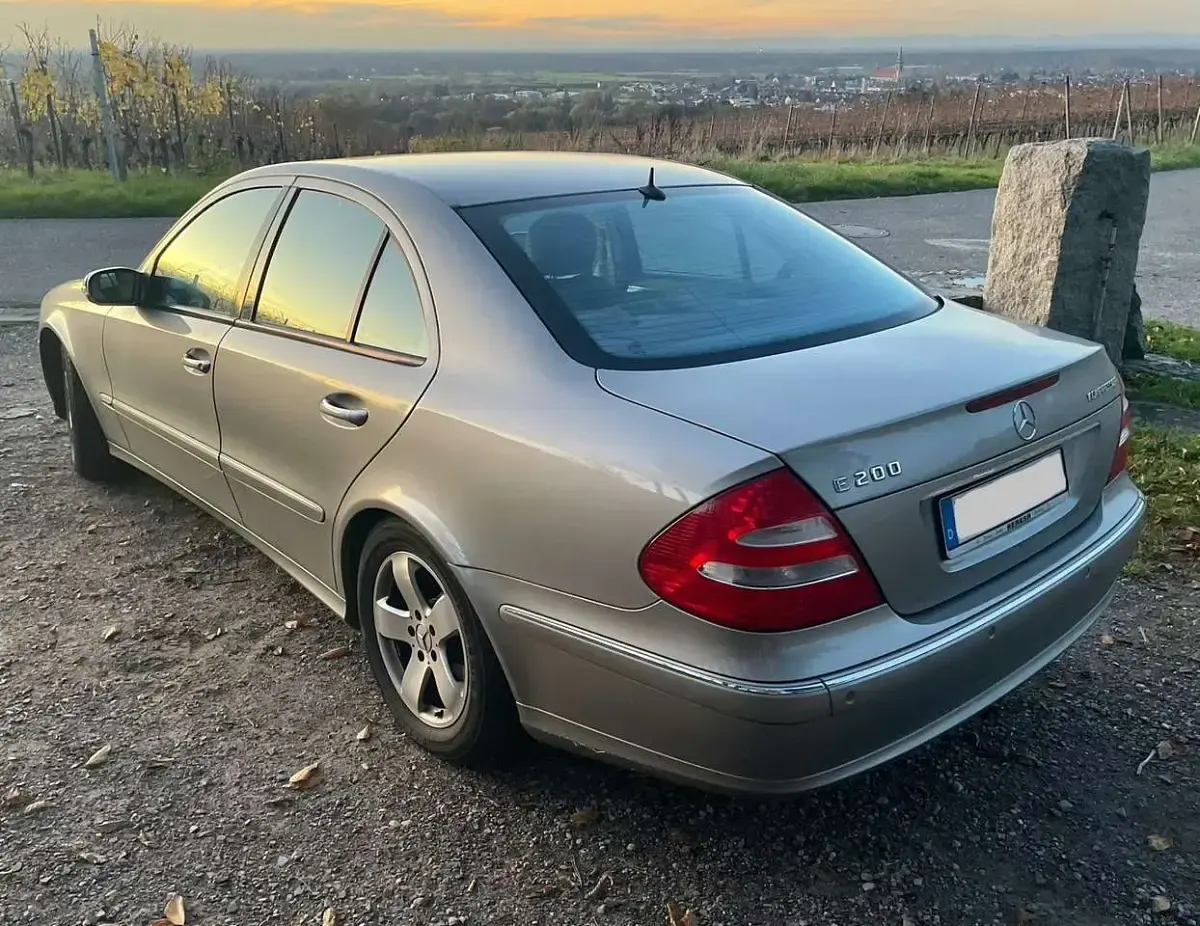 Second-hand Mercedes E200 163 CP (119 kW) 2005 Gri Berlinǎ