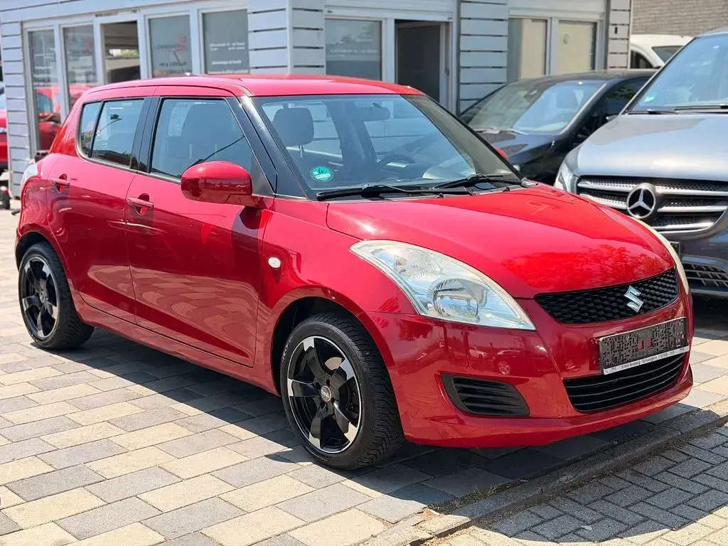 Gebraucht Suzuki Swift Club 94 PS (69 kW) 2010 Rot Kleinwagen
