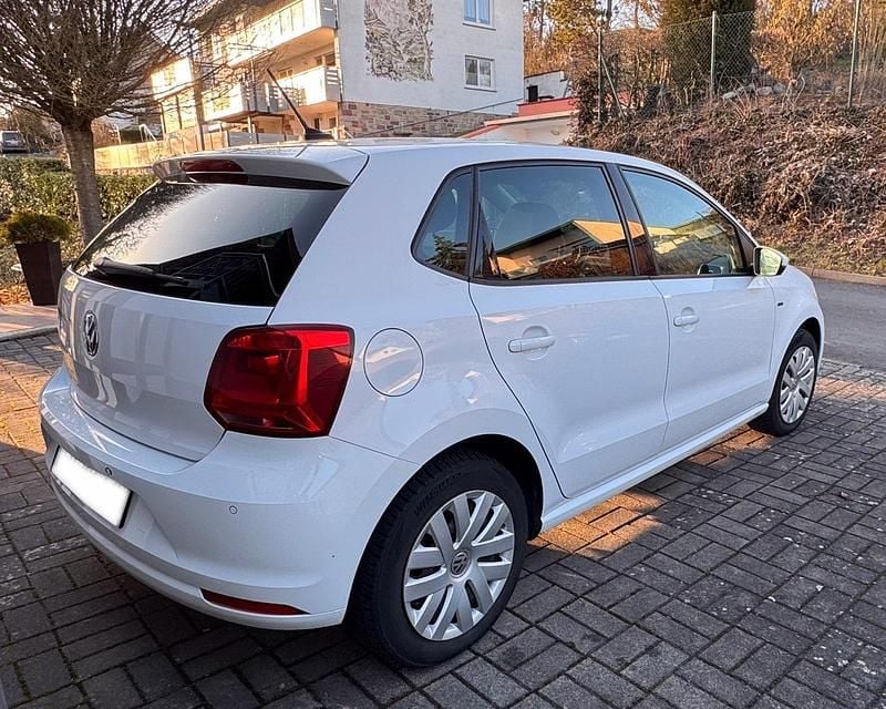 Gebraucht VW Polo 75 PS (55 kW) 2015 Weiß Kleinwagen