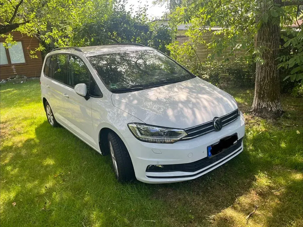 Gebraucht VW Touran Comfortline 150 PS (110 kW) 2025 Weiß Van / Kleinbus