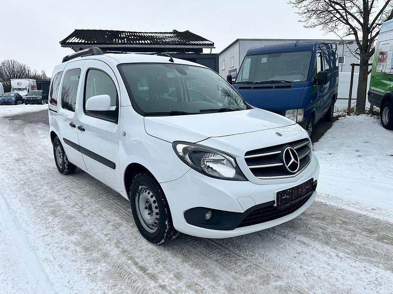 Weiß Gebraucht 2020 Mercedes Citan 111 Kombi | 10.590 € (Fairer Preis) - Bild 1/4