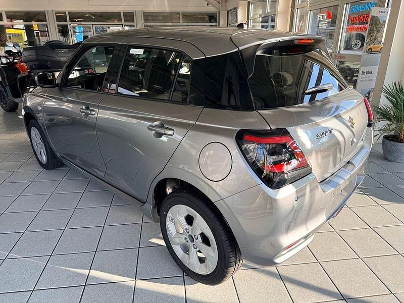 Neu Suzuki Swift Comfort 83 PS (61 kW) 2025 Silber Limousine