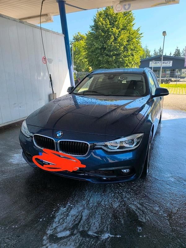 Blau Gebraucht 2019 BMW 320 Kombi | 20.500 € (Guter Preis) - Bild 1/4