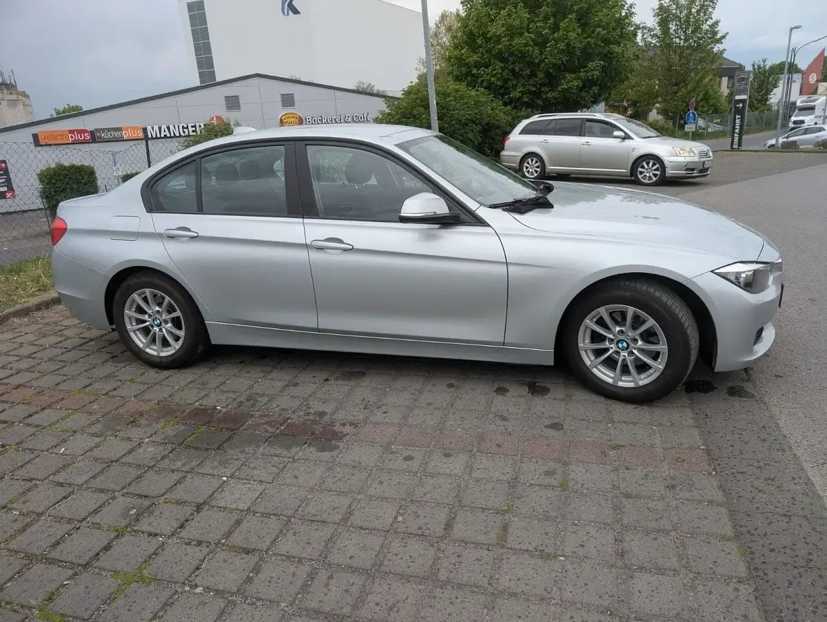 Gebraucht BMW 316 116 PS (85 kW) 2013 Silber Limousine