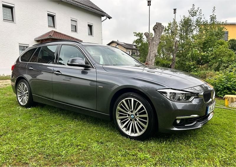 Grau Gebraucht 2016 BMW 340 Luxury Line Kombi | 24.999 € - Bild 1/4