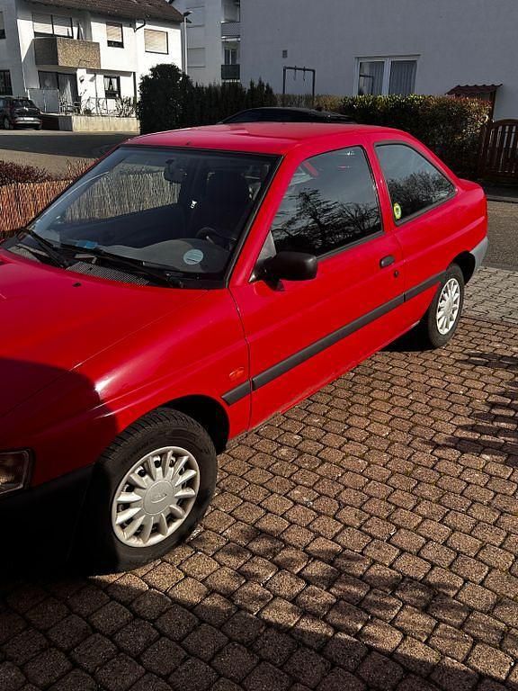 Gebraucht Ford Escort 90 PS (66 kW) 1996 Rot Limousine