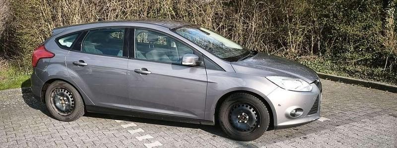 Gebraucht Ford Focus Trend 125 PS (91 kW) 2013 Braun Kleinwagen