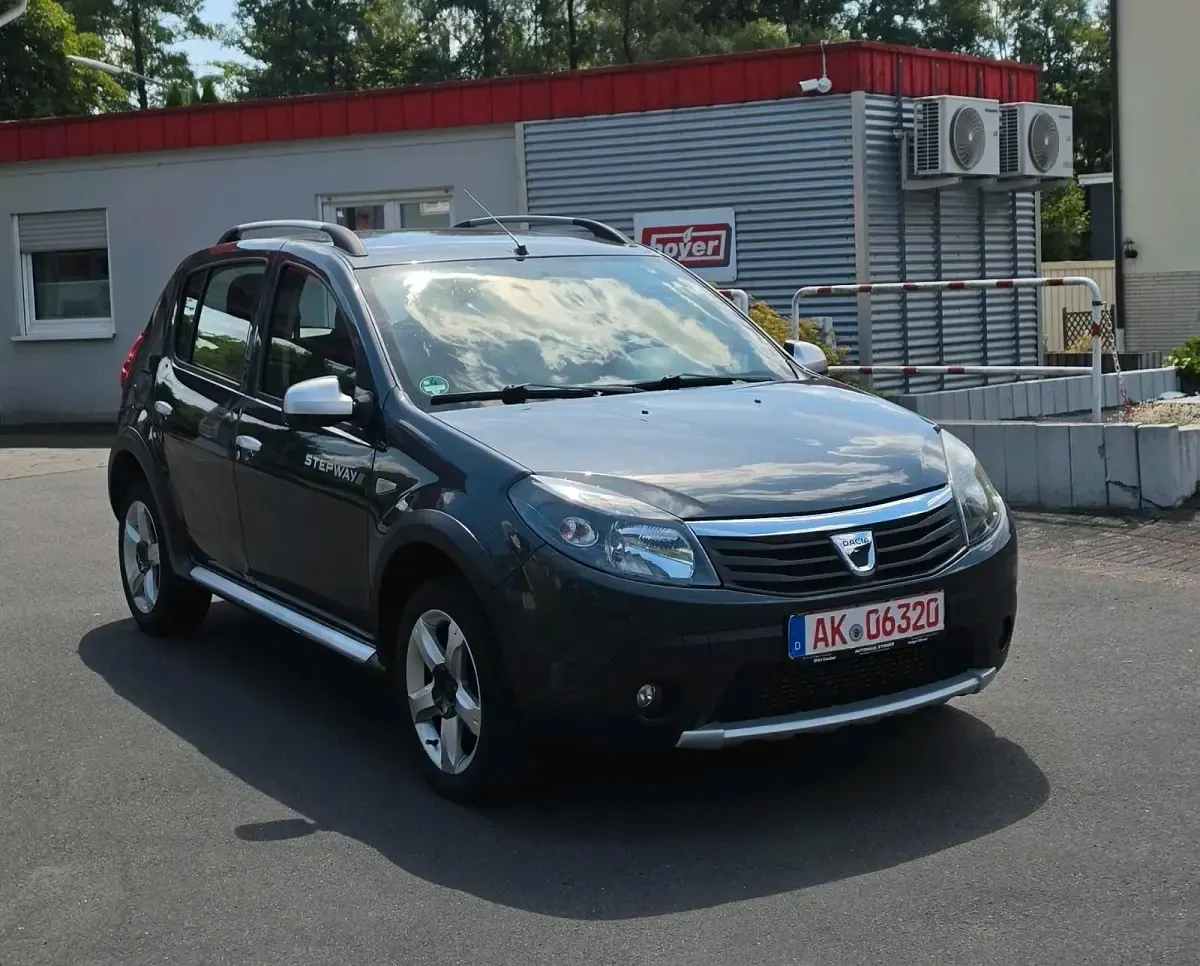 Gebraucht Dacia Sandero Stepway 88 PS (64 kW) 2012 Grau Kleinwagen