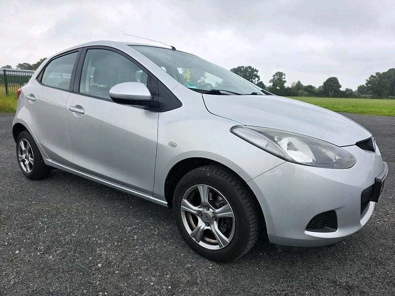 Gebraucht Mazda 2 75 PS (55 kW) 2009 Silber Kleinwagen