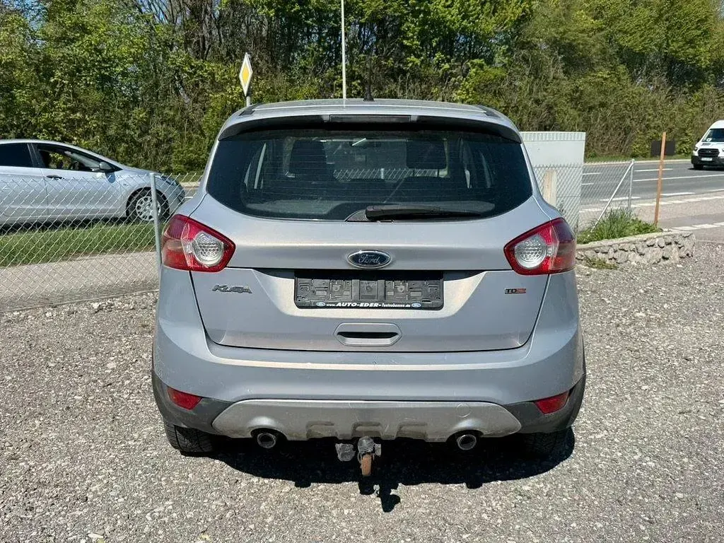 Second-hand Ford Kuga 140 CP (102 kW) 2011 Gri SUV