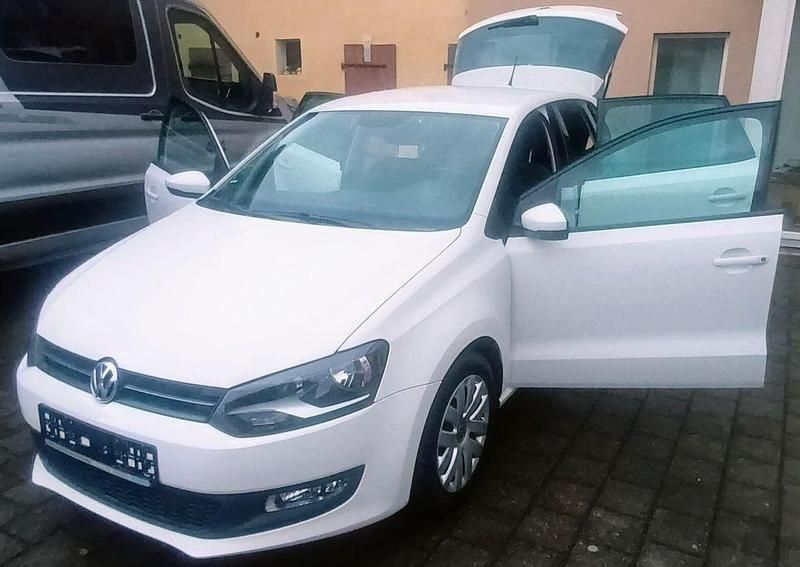 Weiß Gebraucht 2010 VW Polo Team Limousine | 4.500 € (Fairer Preis) - Bild 1/4