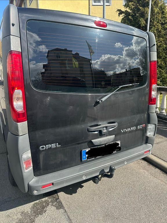 Gebraucht Opel Vivaro 114 PS (83 kW) 2012 Schwarz Van / Kleinbus