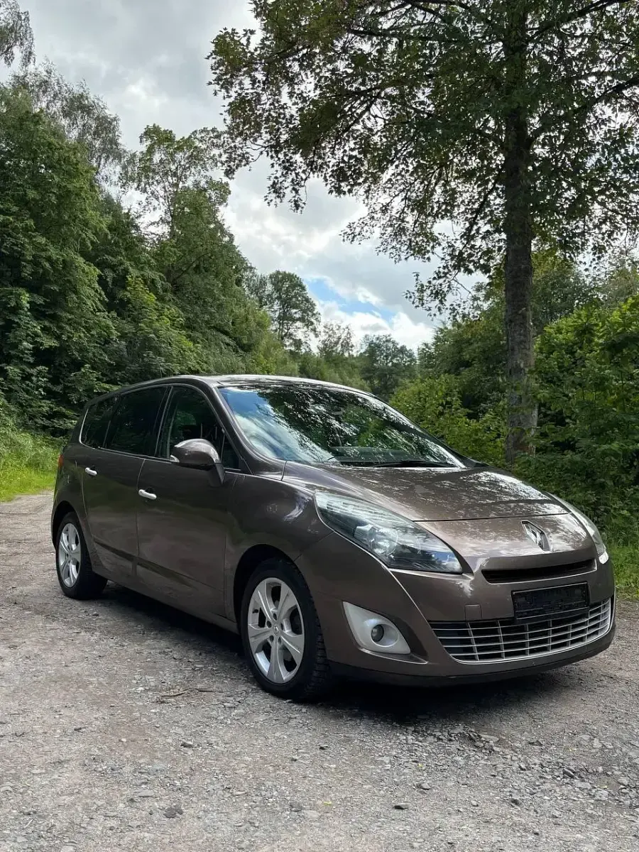 Gebraucht Renault Grand Scénic III 110 PS (80 kW) 2011 Braun Van / Kleinbus