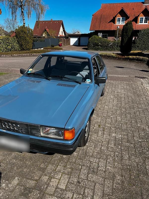 Używany Audi 80 Design 55 KM (40 kW) 1980 Niebieski Sedan/Limuzyna