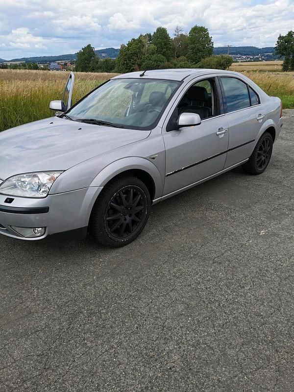 Silber Gebraucht 2003 Ford Mondeo Limousine | 1.800 € - Bild 1/4