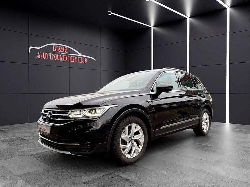 Deep black perleffek (metallic) Gebraucht 2022 VW Tiguan Elegance SUV | 26.999 € (Superpreis) - Bild 1/4