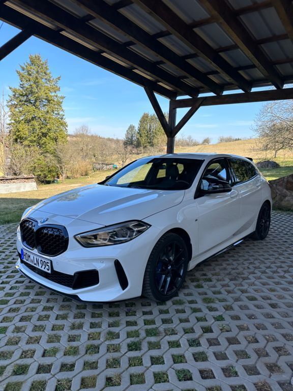 Weiß Gebraucht 2020 BMW M135 Comfort Edition Kleinwagen | 26.900 € (Superpreis) - Bild 1/4