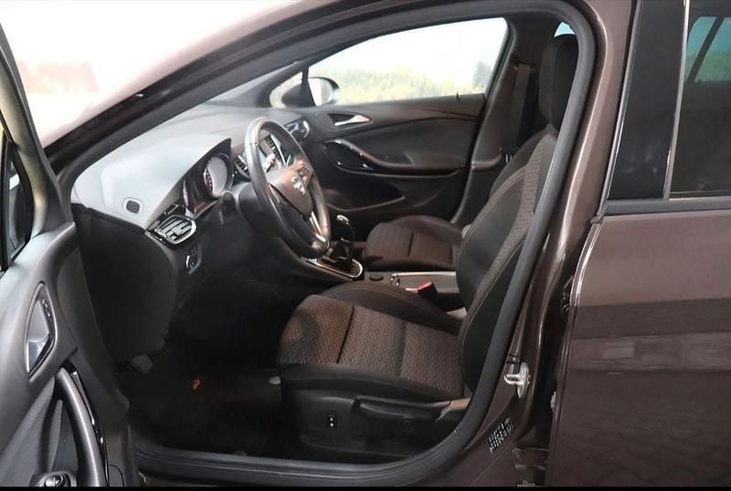 Second-hand Opel Astra Dynamic 125 CP (91 kW) 2019 Maro Berlinǎ