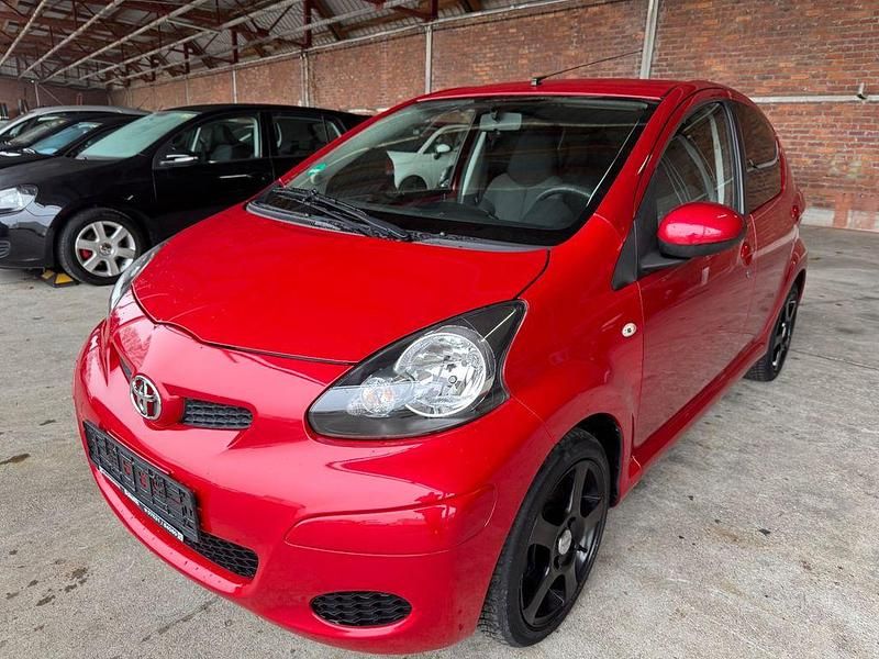 Rot Gebraucht 2012 Toyota Aygo Edition Kleinwagen | 3.999 € (Fairer Preis) - Bild 1/4