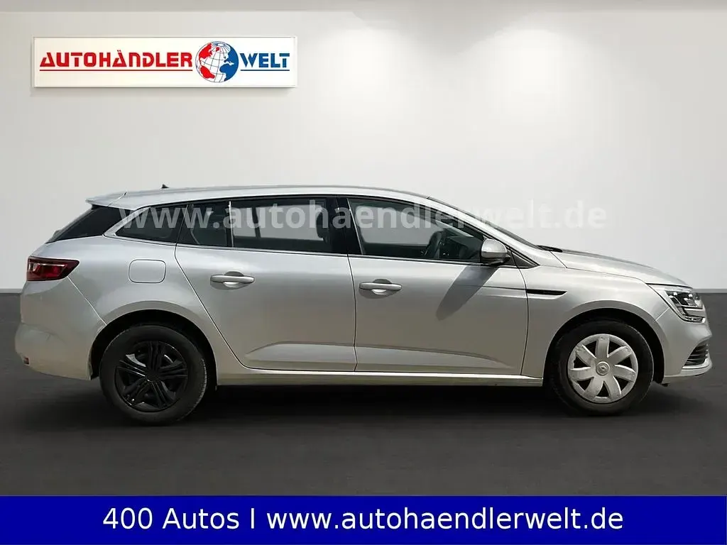 Gebraucht Renault Mégane Life 101 PS (74 kW) 2017 Silber Limousine