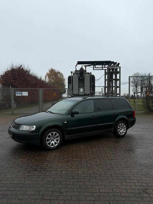 Grün Gebraucht 1999 VW Passat Kombi | 1.200 € (Fairer Preis) - Bild 1/4