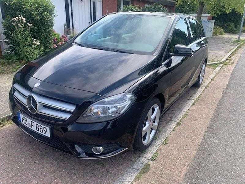 Schwarz Gebraucht 2013 Mercedes B200 Van / Kleinbus | 9.900 € (Guter Preis) - Bild 1/4