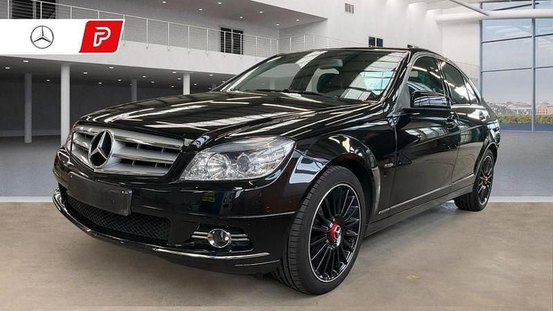 Obsidianschwarz Gebraucht 2011 Mercedes C200 Limousine | 12.490 € (Fairer Preis) - Bild 1/4