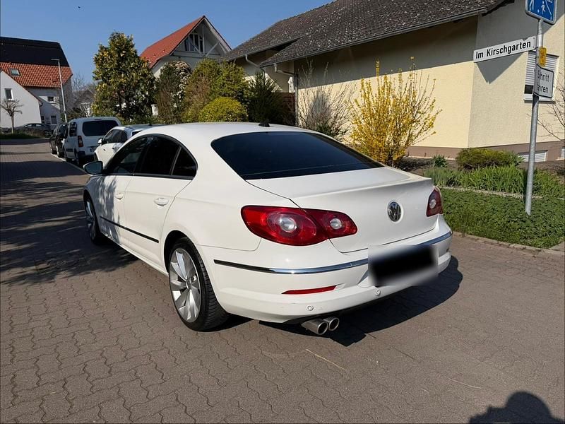 Gebraucht VW Passat Individual 170 PS (125 kW) 2011 Weiß Limousine