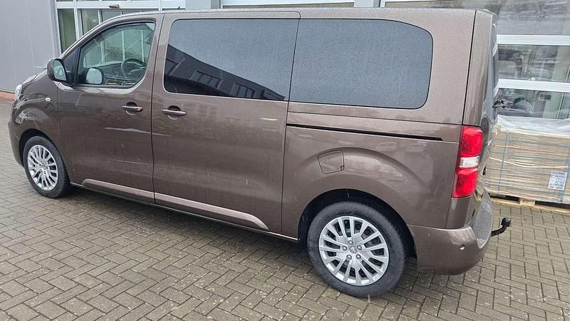Gebraucht Peugeot Traveller Active 150 PS (110 kW) 2020 Rich oak Van / Kleinbus