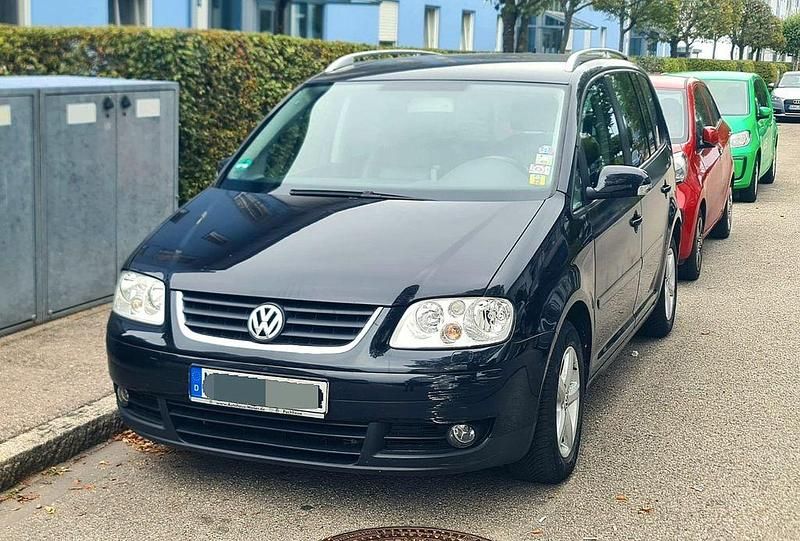 Schwarz Gebraucht 2005 VW Touran Highline Van / Kleinbus | 3.500 € (Etwas zu teuer) - Bild 1/4