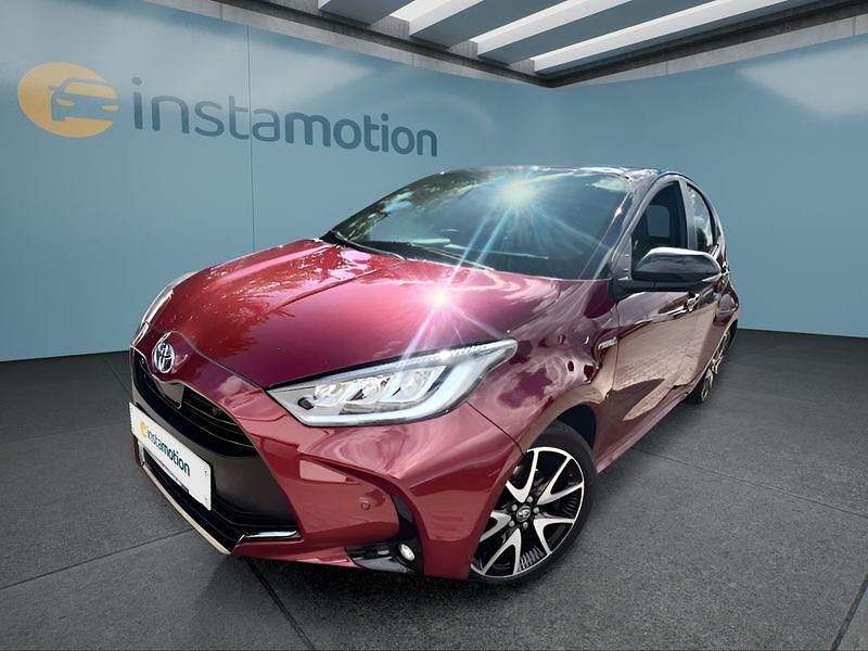 Rot Gebraucht 2020 Toyota Yaris Hybrid Kleinwagen | 18.399 € (Etwas zu teuer) - Bild 1/4