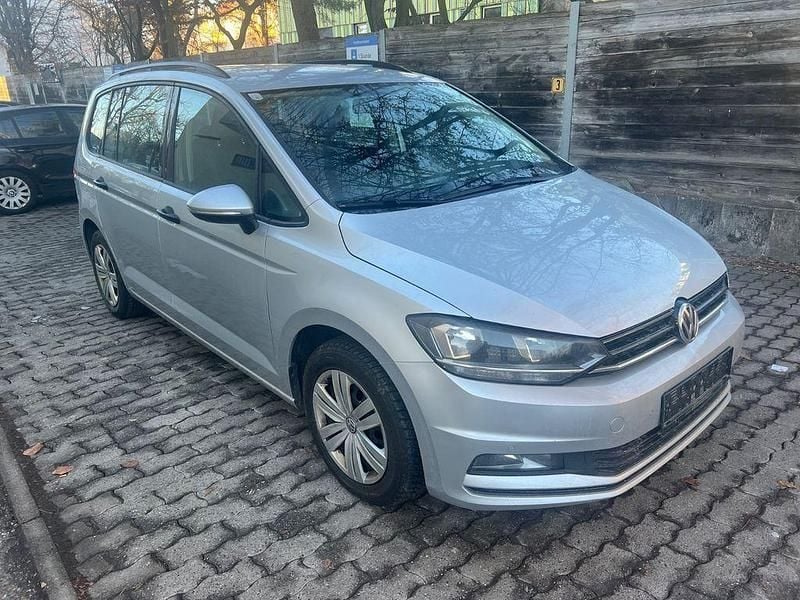 Gebraucht VW Touran Trendline 116 PS (85 kW) 2016 Silber Van / Kleinbus