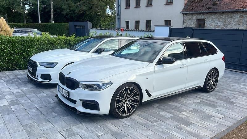 Weiß Gebraucht 2018 BMW 520 M Sport Kombi | 22.222 € (Fairer Preis) - Bild 1/4