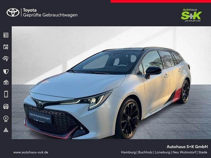 Platinumweiss perleffekt, dach schwarz Gebraucht 2022 Toyota Corolla Sport Kombi | 27.900 € (Fairer Preis) - Bild 1/4