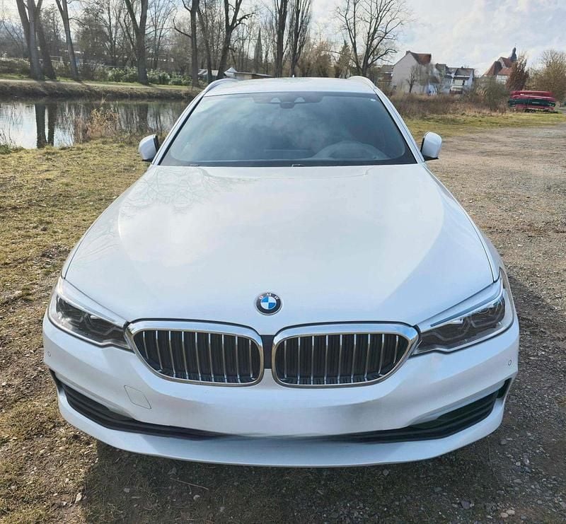 Weiß Gebraucht 2019 BMW 530 Kombi | 21.999 € (Superpreis) - Bild 1/4